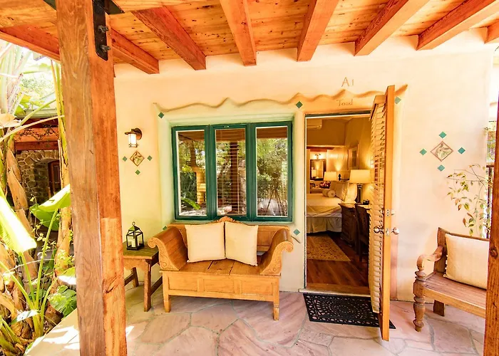 The Emerald Iguana Inn